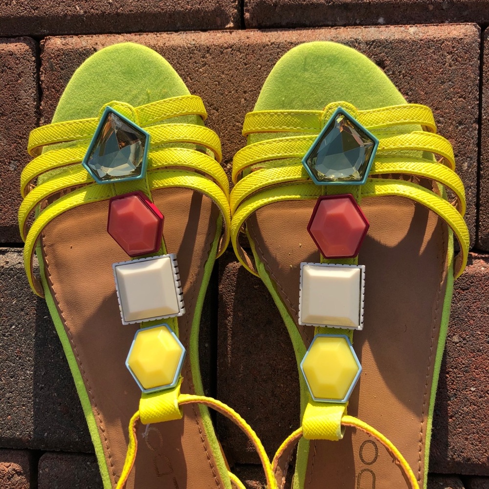 Aldo Neon Yellow Sandals with Geometric Accents - Picture 10 of 11